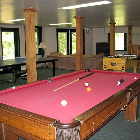 Highland Lake Inn & Resort - Флет Рок Екстериор снимка
