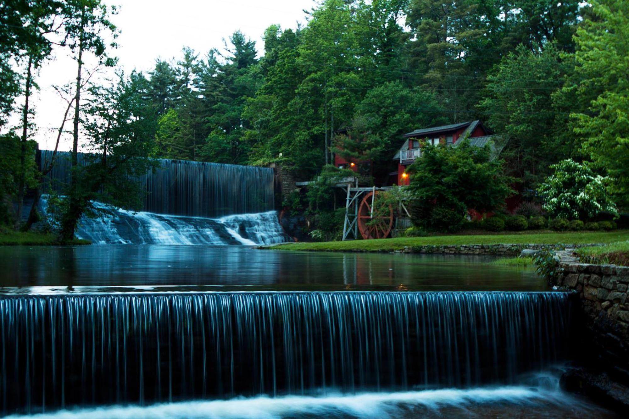 Highland Lake Inn & Resort - Флет Рок Екстериор снимка