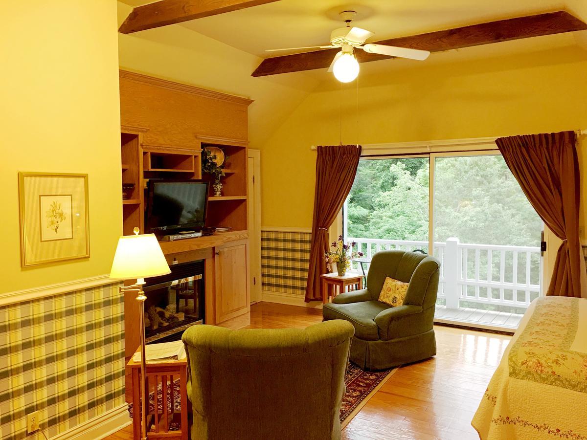 Highland Lake Inn & Resort - Флет Рок Екстериор снимка