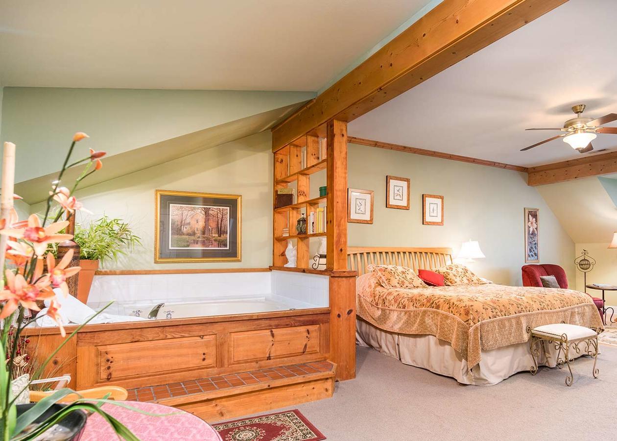 Highland Lake Inn & Resort - Флет Рок Екстериор снимка