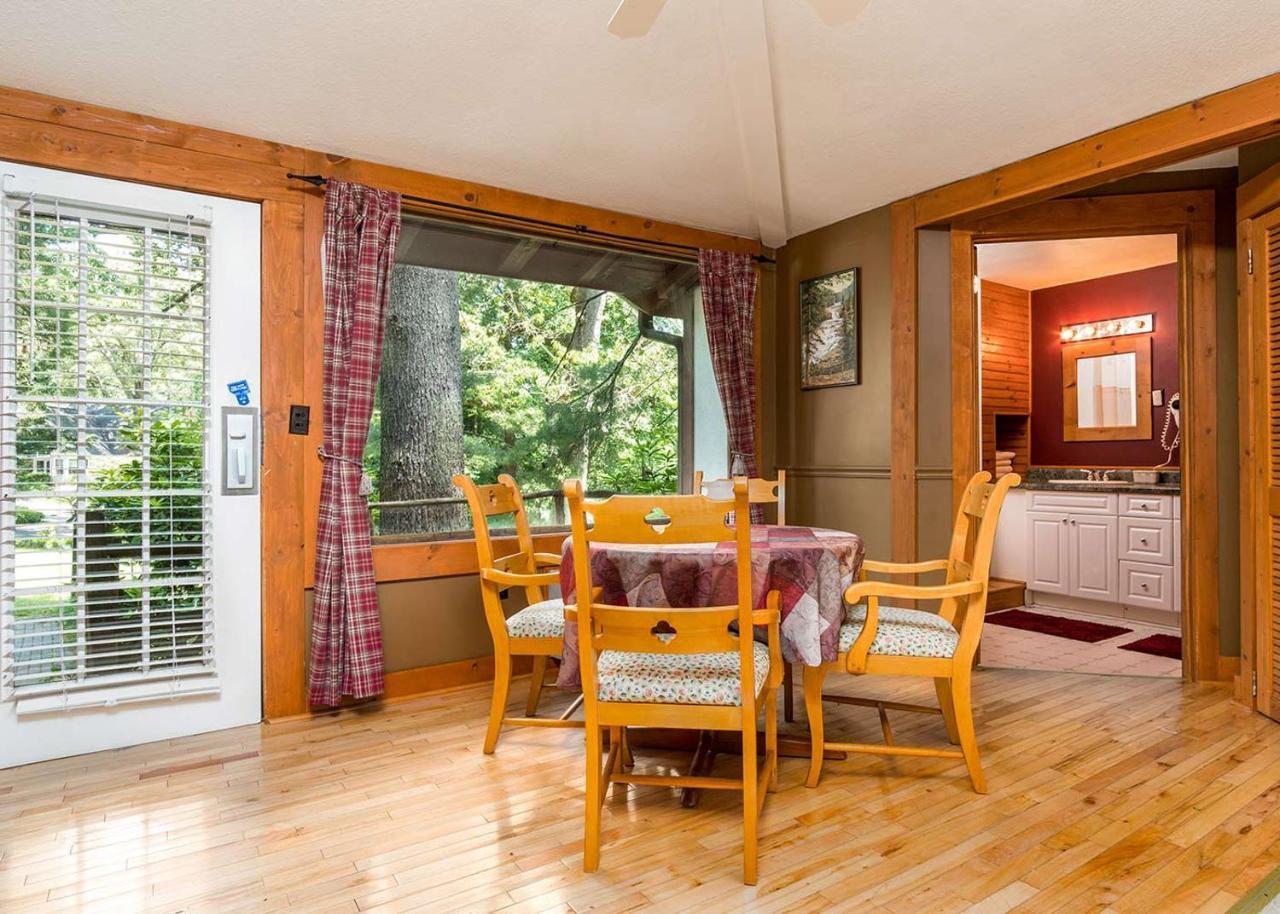 Highland Lake Inn & Resort - Флет Рок Екстериор снимка