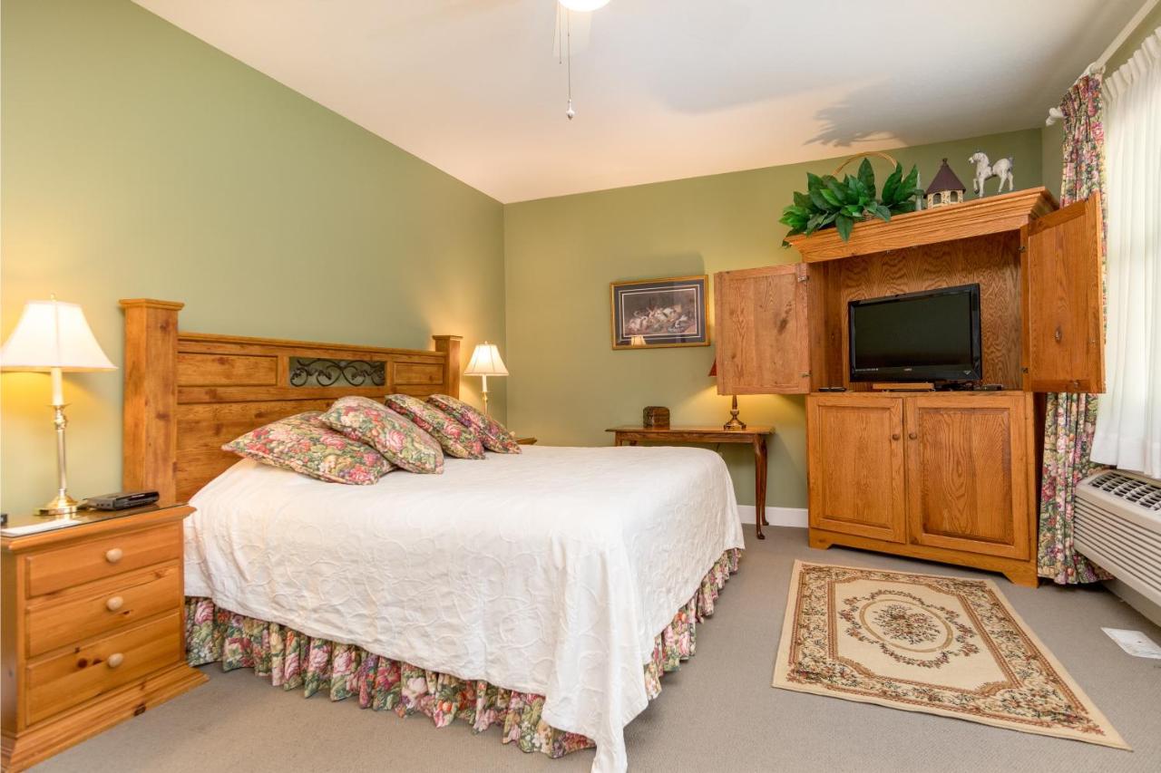 Highland Lake Inn & Resort - Флет Рок Екстериор снимка