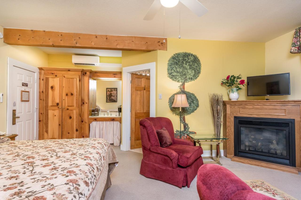 Highland Lake Inn & Resort - Флет Рок Екстериор снимка