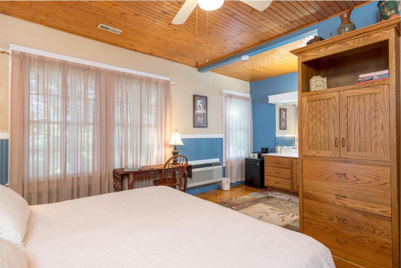 Highland Lake Inn & Resort - Флет Рок Екстериор снимка