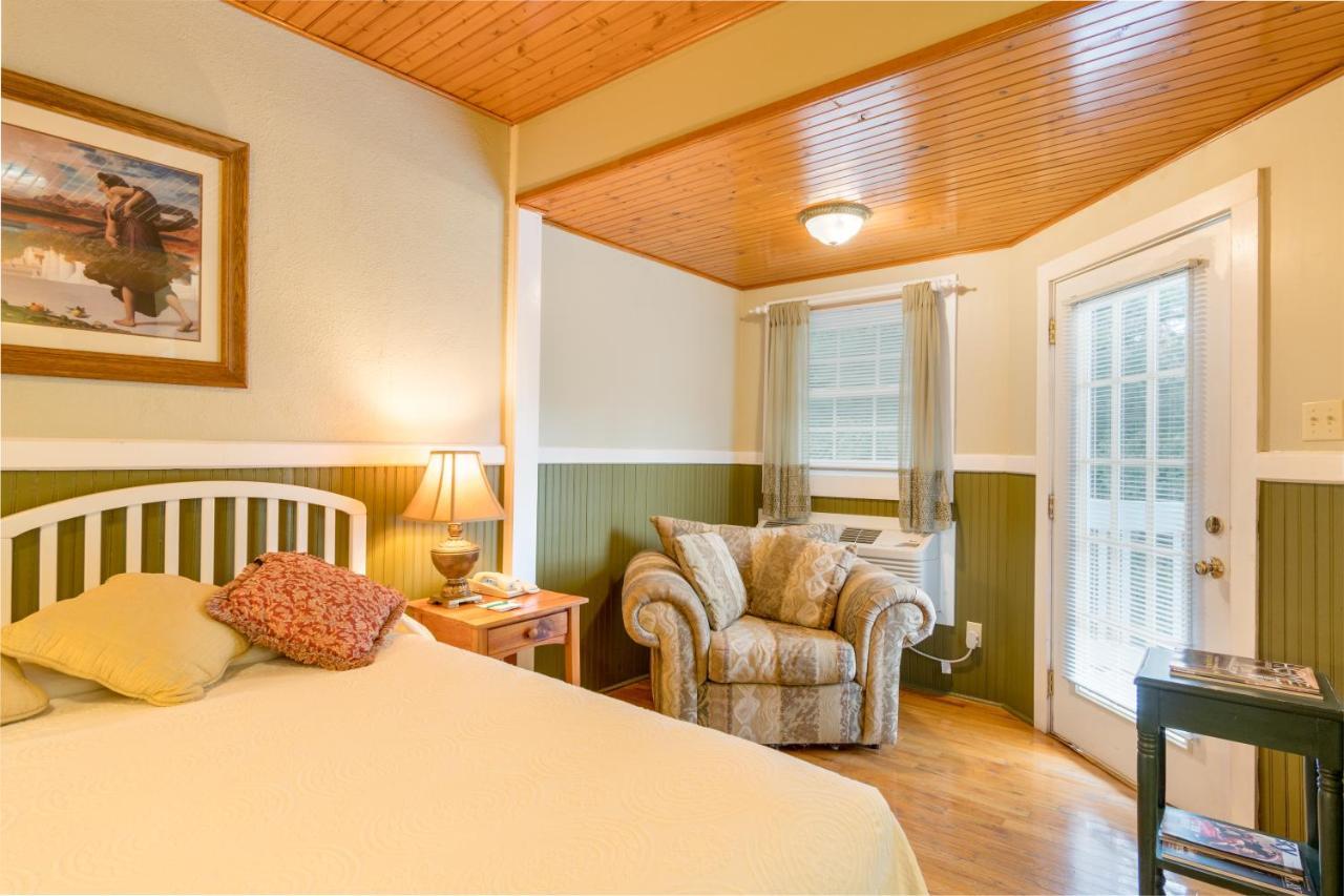 Highland Lake Inn & Resort - Флет Рок Екстериор снимка
