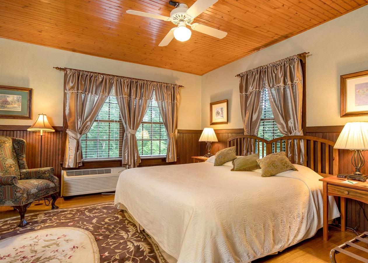 Highland Lake Inn & Resort - Флет Рок Екстериор снимка